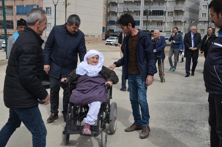 Muş’ta Engellilere Akülü Tekerlekli Sandalye Dağıtıldı