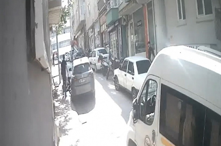 Bandırma İlçesinde Yaşlı Adam Sokakta Darp Edildi Bandırma İlçesinde Yaşlı Adam Sokakta Darp Edildi