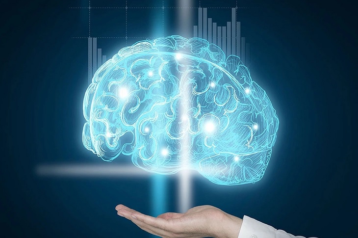 Haberi temsilen, avuç üstünde dijital beyin resmi objektife yansıyor.