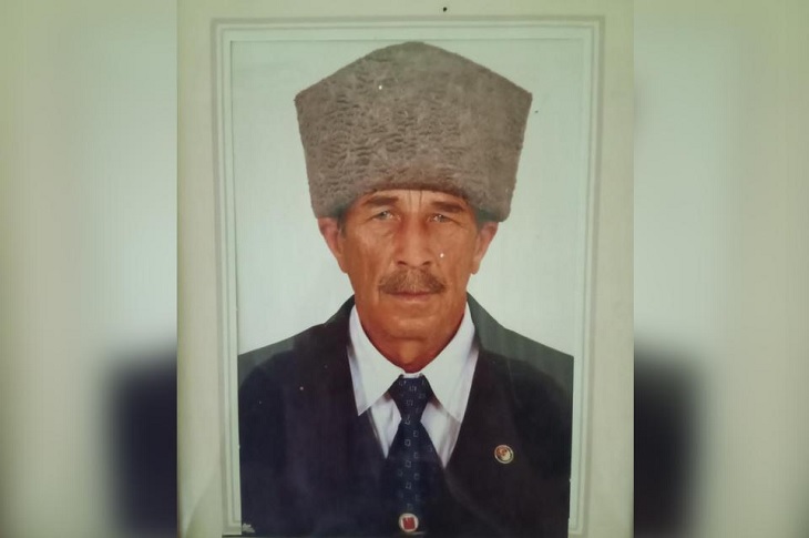 Hayatını kaybeden Kıbrıs Gazisine ait bir resim objektife yansıyor.