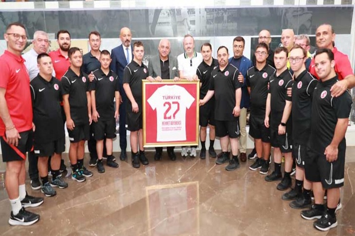 TFF Başkanı Büyükekşi, Down Sendromlu Futsal Milli Takımı ile Buluştu