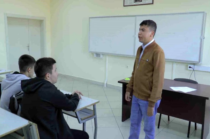 Kayseri’de, Diyabet Hastası ve Görme Engelli Öğretmen Görevine Başladı