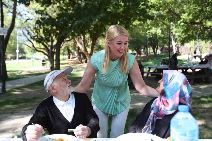 Merkezefendi’li Yaşılar, Dünya Alzheimer Günü’nde Keyifli Vakit Geçirdi