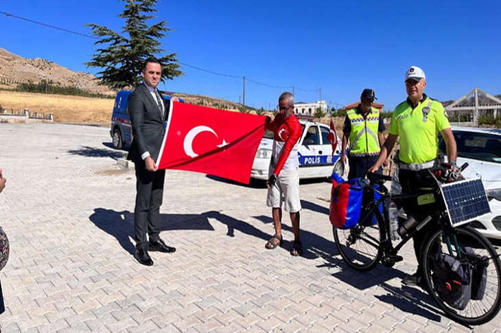 Şehit Polis Memuru Fethi Sekin Anısına Bin 500 Kilometre Bisiklet Sürdü