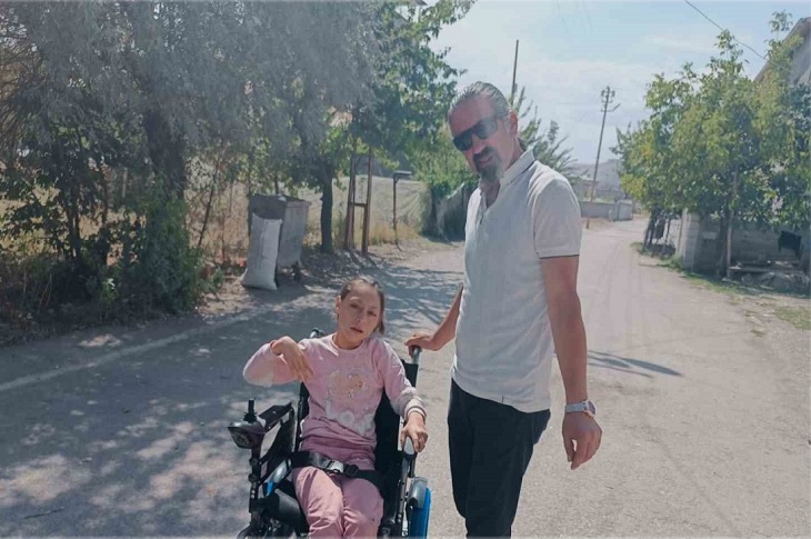 Van’da, Epilepsi Hastası Kızın Akülü Sandalye İsteği Karşılandı