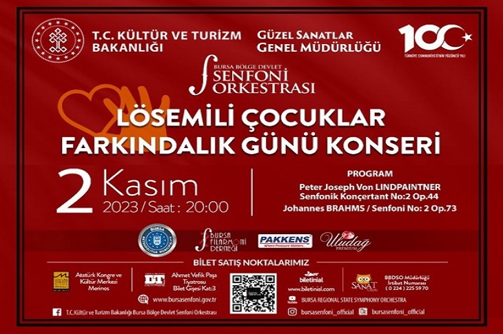 İlgili etkinliğin duyuru afişi objektife yansıyor.