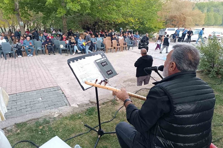 Tuncelili Sanatçılar, Kanser Hastası İçin Destek Konseri Verdi Tuncelili Sanatçılar, Kanser Hastası İçin Destek Konseri Verdi