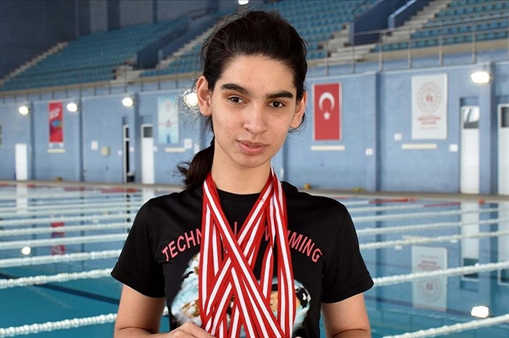 Türkiye Şampiyonu Görme Engelli Yüzücünün Hedefi Uluslararası Başarılar