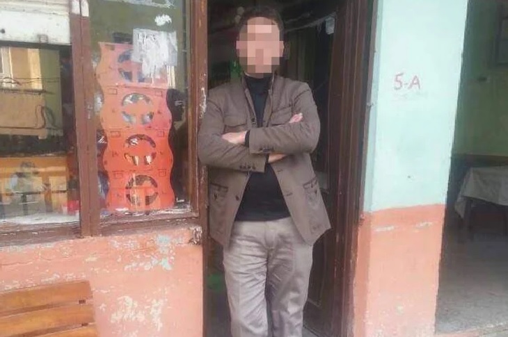 Cinsel istismardan tutuklanan köy muhtarına ait bir resim objektife yansıyor.