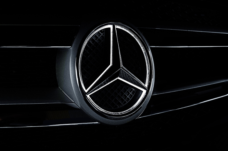 Mercedes-Benz logo.