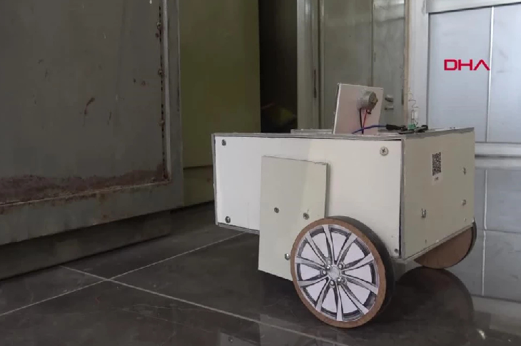 Öğrencilerin gerçekleştirdiği El ve Ayak isimli tekerlekli sandalye prototipi görseli.