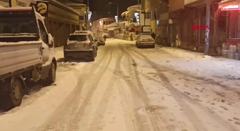 Ardahan’da Kar Yağışı Nedeniyle Ulaşım Kapandı