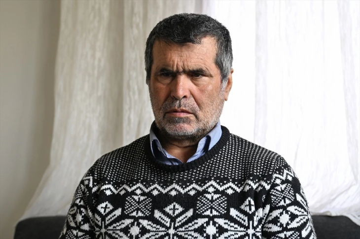 Görme engelli baba İlhami Ünal.