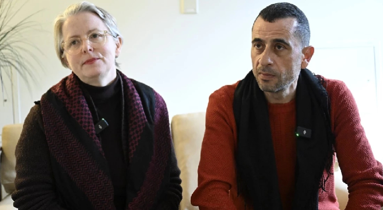 Gazze'deki savaşa dikkat çeken ABD'li aile koltukta otururken