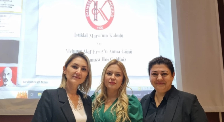 İstiklal Marşını işitme engelliler için çeviren öğretmen ve tercümanlar