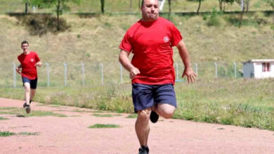 Özel Sporcular Atletizm Yarışması'nda engelli sporcular koşuyor.