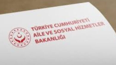 Aile ve Sosyal Hizmetler Bakanlığı logosu ve logonun yanında "Türkiye Cumhuriyeti Aile ve Sosyal Hizmetler Bakanlığı" yazısı var.