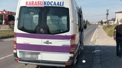 Görselde engelli bireyin indirildiği araç var.