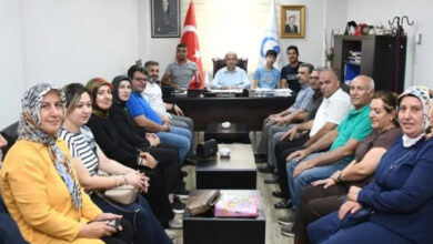 Adıyaman Üniversitesi Rektörü Prof. Dr. Mehmet Keleş’i, engelli dernekleri makamında ziyaret ederken çekilmiş bir fotoğraf.