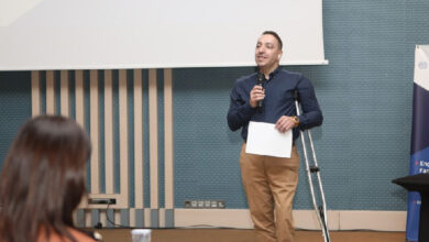 Engelsizkariyer.com’un kurucusu Mehmet Kızıltaş etkinlikte konuşma yapıyor.