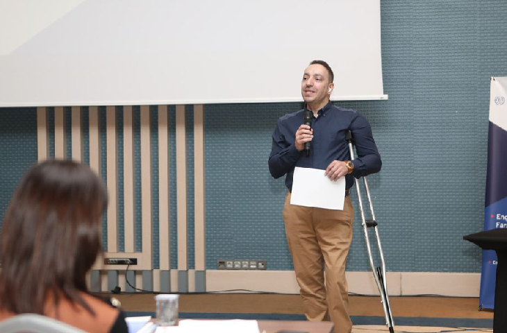 Engelsizkariyer.com’un kurucusu Mehmet Kızıltaş etkinlikte konuşma yapıyor.