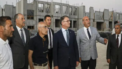 Van Valisi Ozan Balcı, engelli öğrenciler için yapımı devam eden özel eğitim kampüsünde inceleme yapıyor.