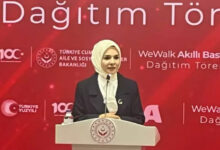 Aile ve Sosyal Hizmetler Bakanı Mahinur Özdemir Göktaş, 'WeWalk Akıllı Baston Dağıtım Töreni'nde konuşma yapıyor.