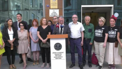 İzmir Barosu Engelli Hakları Komisyonu üyelerinin yapmış olduğu basın açıklamasından bir fotoğraf.