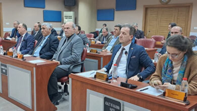 Edirne İl Genel Meclisi toplantısına katılan yerel yönetim fotoğrafta yer alıyor.