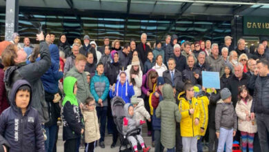 Aileler ve Down sendromlu çocukları AVM önünde eylem yapıyor.