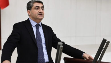 DEVA Partisi Genel Başkan Yardımcısı ve Mersin Milletvekili Mehmet Emin Ekmen, Türkiye Büyük Millet Meclisi kürsüsünde konuşma yapıyor.