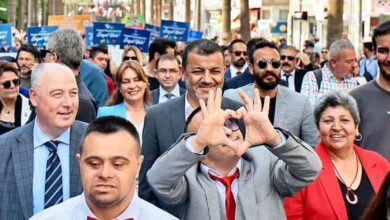 Bu fotoğraf, Denizli Büyükşehir Belediyesi Kent Konseyi Engelliler Meclisi'nin düzenlediği farkındalık yürüyüşünden. Etkinlikte özel gereksinimli bireyler ve vatandaşlar birlikte yürüyerek toplumsal farkındalığa dikkat çekti.