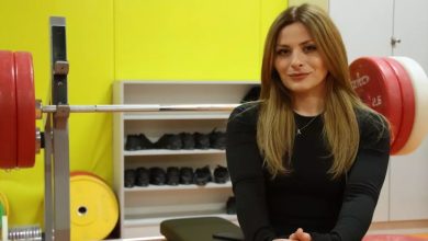 Halter sporcusu Cansu Çoban.