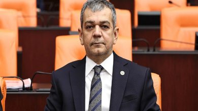 Elazığ Milletvekili Prof. Dr. Erol Keleş, TBMM koltuğunda otururken.