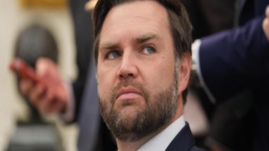 ABD Başkan Yardımcısı JD Vance'in portre fotoğrafı.