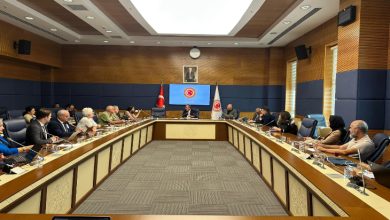 TBMM’de Engelli Bireylerin Sorunlarını Araştırma Komisyonu’nun düzenlediği odak grup görüşmesinden bir kare. Toplantıda engelli bireylerin yaşadığı sorunlar ve çözüm önerileri masaya yatırılıyor.