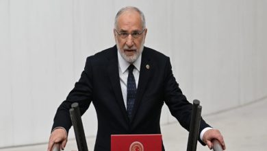 Saadet Partisi Samsun Milletvekili Mehmet Karaman, TBMM kürsüsünde konuşma yapıyor.