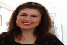 Görselde, Biyonik Kulaklı Çocuklar Derneği Başkanı Hatice Çankırı yer alıyor.