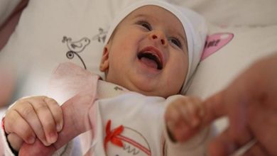 SMA hastası 2 aylık Zeynep Erva bebeğin gülerken çekilen fotoğrafı.