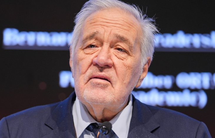 Görselde ünlü tarihçi Profesör Doktor İlber Ortaylı yer almaktadır .