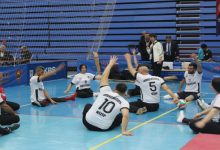 Nizip Bedensel Engelliler Spor Kulübü sahada antrenman yapıyor.