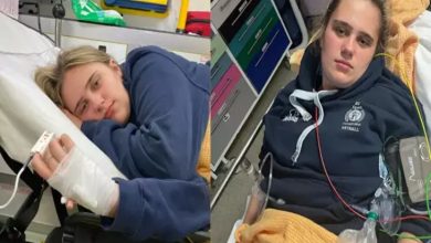 Phoebe Tesoriere, iki kolaj fotoğrafta sedyede yatıyor.