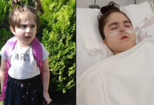 Görsel iki kareden oluşuyor. Sol tarafta sırt çantası taşıyan küçük bir kız çocuğu açık alanda ayakta duruyor. Sağ tarafta ise aynı çocuk olduğu belirtilen bir çocuk, hastane yatağında tıbbi cihazlara bağlı şekilde yatarken görülüyor.