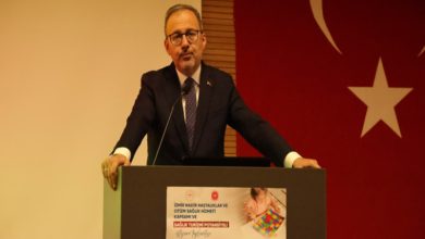 TBMM Engelli Bireylerin Sorunlarını Araştırma Komisyonu Başkanı Dr. Mehmet Muharrem Kasapoğlu, kürsüde konuşma yapıyor.
