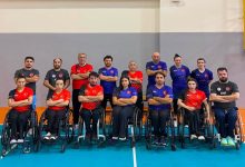 Türkiye Para Masa Tenisi Milli Takımımız ile Brezilya Para Masa Tenisi A Milli Takımı spor salonunda poz veriyor.