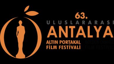 Siyah zemin üzerine turuncu renkte 63. Altın Portakal Filmi logosu ile yazısı görselde bulunuyor.