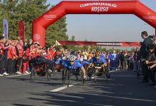 Engelli atletizm sporcuları maraton yarışında görsele yansıyor.